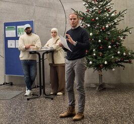 Professor Enkler bei der Begrüßung