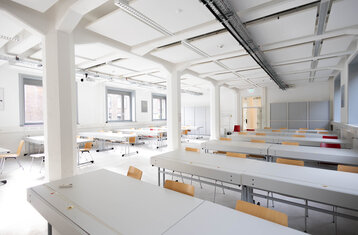 [Translate to English:] Bild eines Hörsaals an der HFU