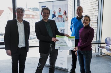 Preisübergabe: Prof. Dr. Lasowski mit Projektpreis