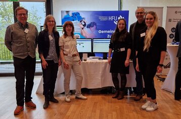 Gruppenbild auf dem HFU-Stand