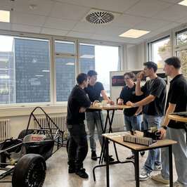 Teammitglieder tauschen sich am Campus Day aus