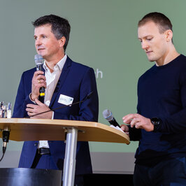 Dr Georg Hettich and athlete Lars Schäfle on the stage