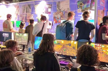 Photo of HFU students at the gamescom exhibition