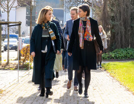 Minister and President with other people walking through Furtwangen