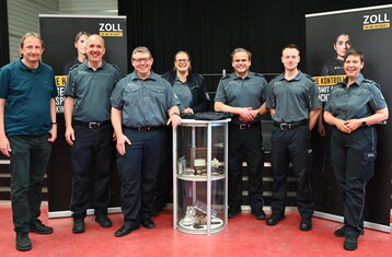 Gruppenfoto der beteiligten Zollbeamtinnen und -beamten