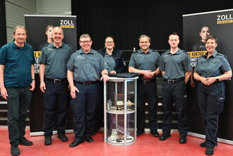 group photo of participating customs officials