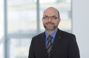 Bild von Professor Werner Riedel