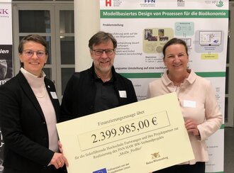 The President, project leader and Head of Administration accept a cheque