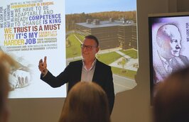 Prof. Dr. Armin Trost hält seine Keynote-Rede