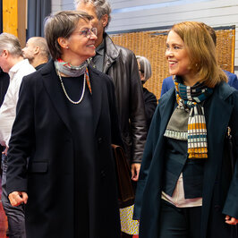 Minister and President at the HKB stands