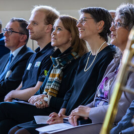 Minister and President in the public