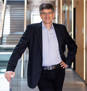 Prof. Dr. Dirk Benyoucef