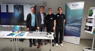 Symbolbild: Das Projektteam vier männliche Personen