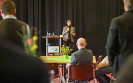 President Bormann welcomes the committee members from the lectern