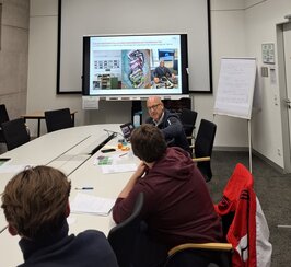 Prof Selke mit seiner Workshopgruppe