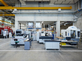 A large machine hall at the Institute for Advanced Manufacturing (KSF)