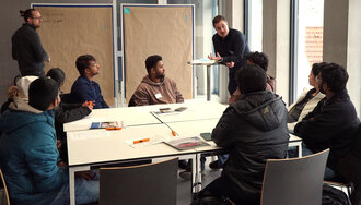 Symbolbild: Eine Gruppe studierender beim Arbeiten