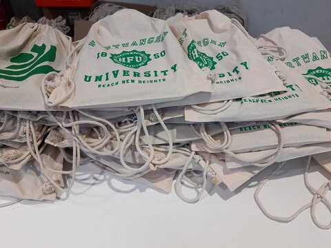 Ein Bild der Erst Taschen