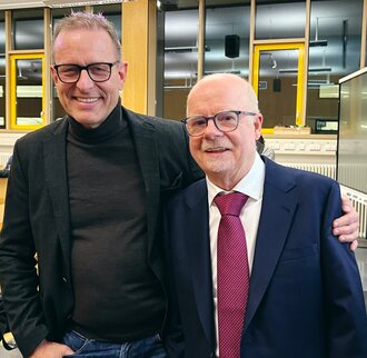 Prof. Dr. Paul Taylor gemeinsam mit dem Studiendekan Prof. Dr. Armin Trost 