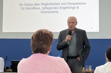 Symbolic photo: group of people watching a presentation